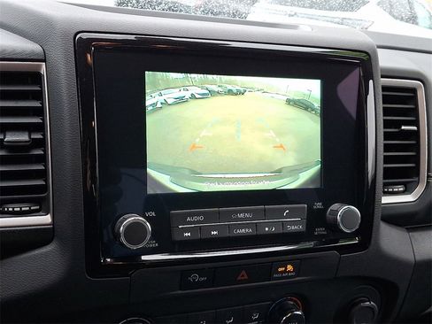 Used 2024 Nissan Frontier SV w/ Technology Package image 18