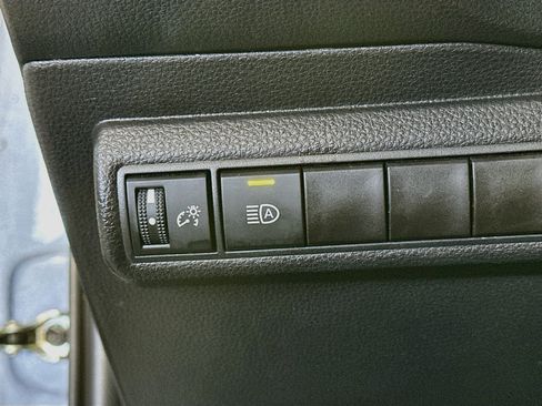 Used 2025 Toyota Corolla LE FWD image 16