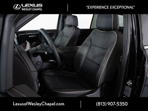 Used 2025 Chevrolet Tahoe Premier RWD image 13