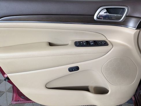 Used 2018 Jeep Grand Cherokee Overland image 16