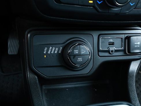 Certified 2023 Jeep Renegade Trailhawk AWD/4WD image 19