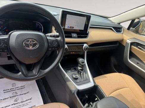 Used 2025 Toyota RAV4 XLE AWD/4WD image 10