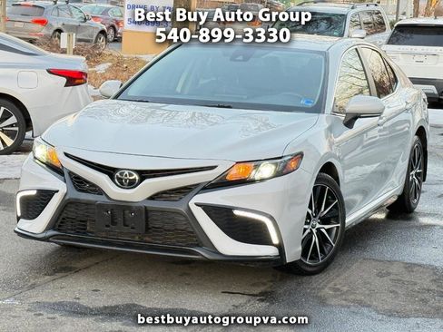 Used 2022 Toyota Camry SE w/ Convenience Package image 1