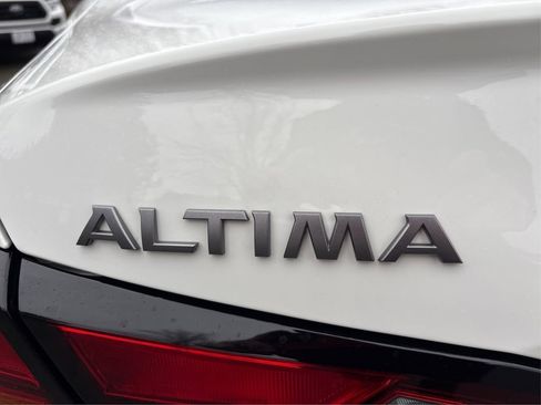Used 2025 Nissan Altima 2.5 S FWD image 14