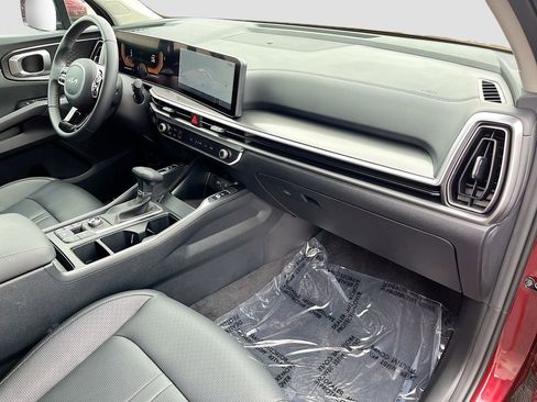 Certified 2025 Kia Sorento S w/ Panoramic Sunroof Package FWD image 36