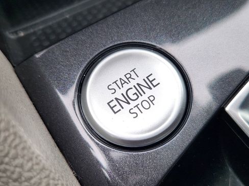 Used 2024 Volkswagen Tiguan SE image 20