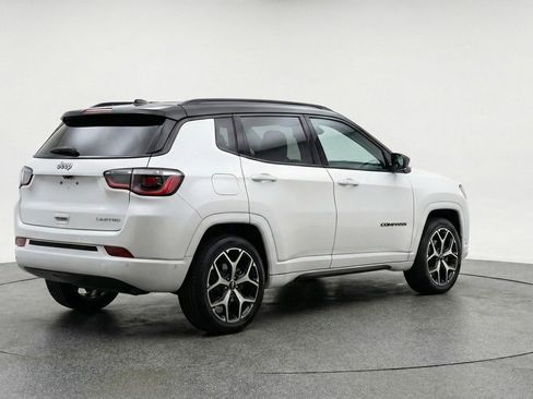 Used 2025 Jeep Compass Limited AWD/4WD image 9