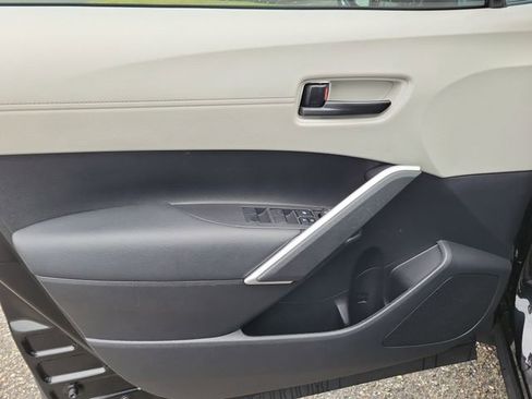 Used 2024 Toyota Corolla Cross L image 16