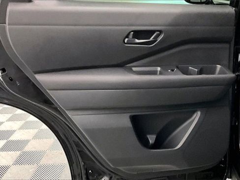 New 2025 Nissan Pathfinder S image 31