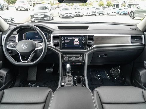 Used 2023 Volkswagen Atlas SE w/ Panoramic Sunroof Package FWD image 13