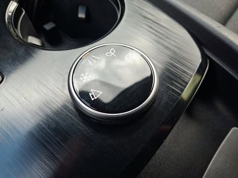 Certified 2025 Nissan Rogue SV image 21