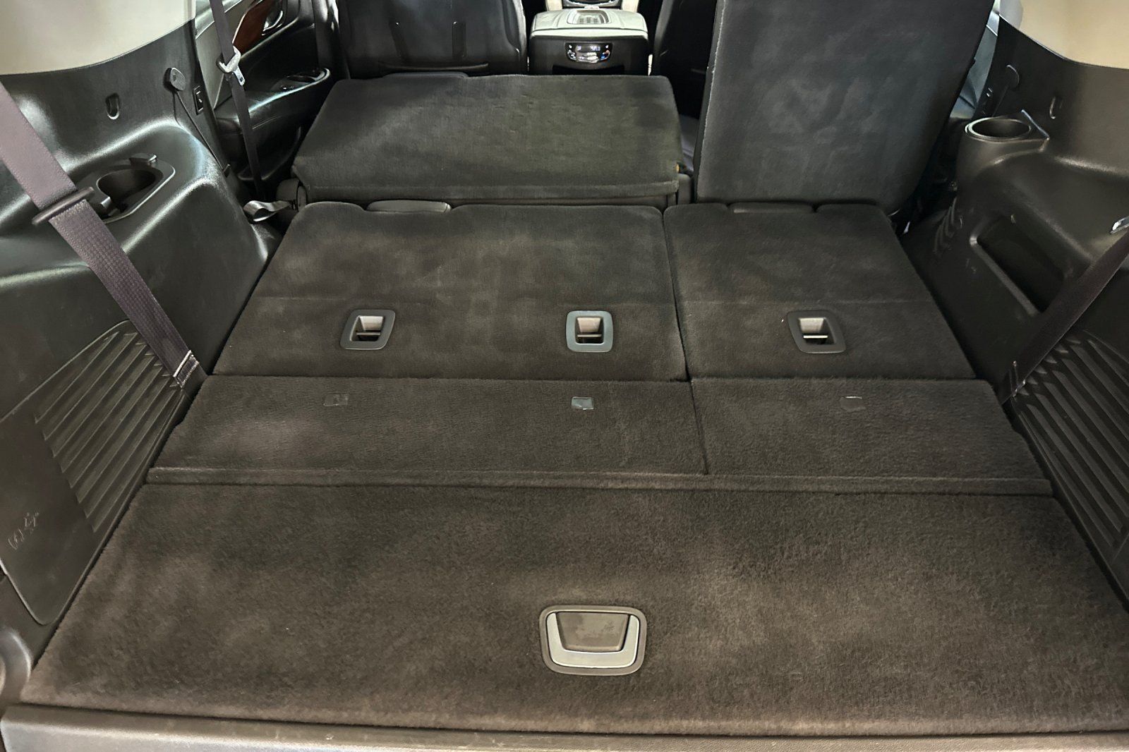 Used 2016 Cadillac Escalade Premium RWD image 19