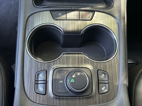 Used 2023 GMC Acadia SLT FWD image 33