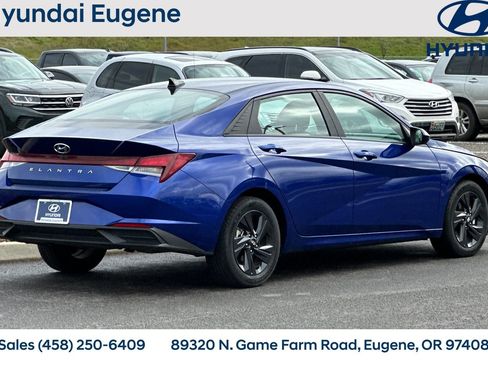 Used 2023 Hyundai Elantra SEL FWD image 3