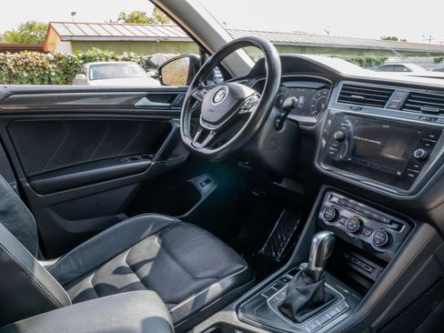 Used 2018 Volkswagen Tiguan SEL Premium image 20