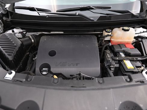 Used 2020 Chevrolet Traverse LT FWD image 32
