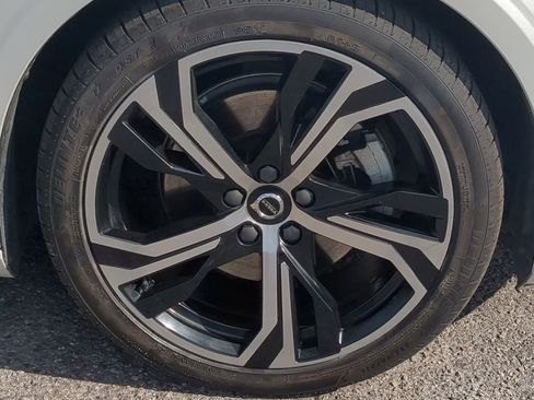 Used 2024 Volvo S60 B5 Plus image 11