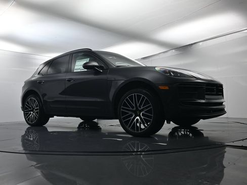 Certified 2026 Porsche Macan AWD/4WD image 54