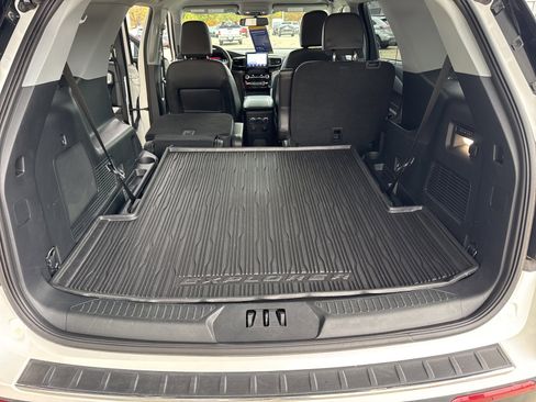 Certified 2022 Ford Explorer Limited w/ Equipment Group 301A image 35