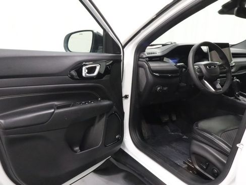 Certified 2023 Jeep Compass Latitude w/ Sun and Sound Group AWD/4WD image 7