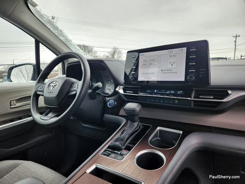 Used 2024 Toyota Sienna LE image 24