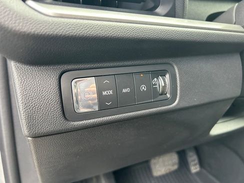 Used 2025 Chevrolet Traverse LT w/ Driver Confidence Package image 23