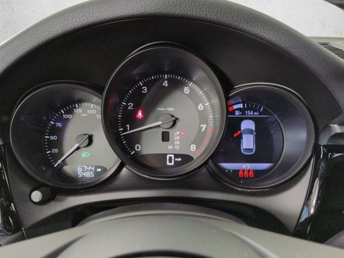 Certified 2025 Porsche Macan Turbo AWD/4WD image 12