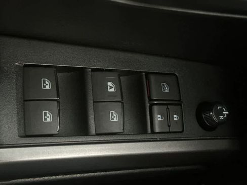 Used 2021 Toyota Tacoma SR5 RWD image 17