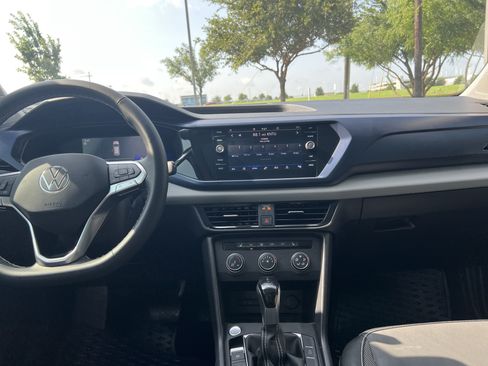 Certified 2022 Volkswagen Taos SE FWD image 27