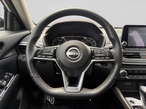 Used 2023 Nissan Altima 2.5 SR FWD image 21