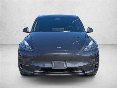 Used 2024 Tesla Model Y 2WD image 2