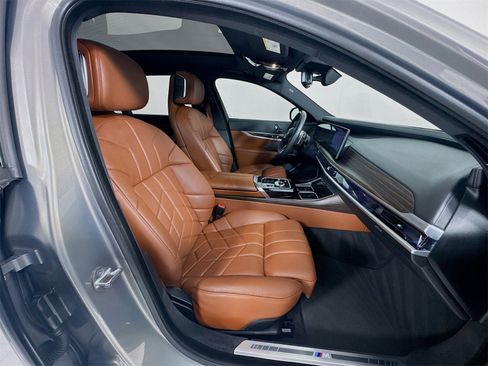 Used 2023 BMW 760i xDrive w/ Luxury Rear Seating Package image 28