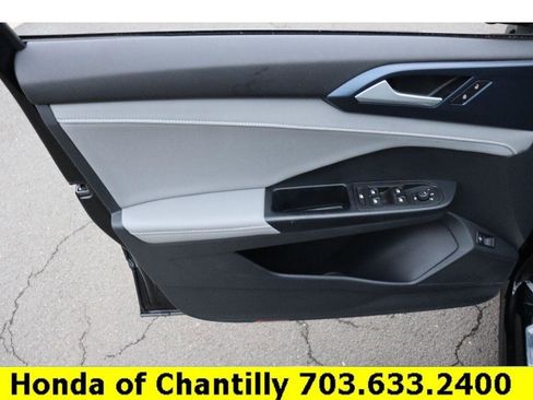 Used 2024 Volkswagen Taos SE image 23