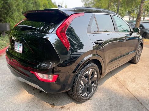 Certified 2024 Kia Niro Wind w/ Wind Preserve Package FWD image 4