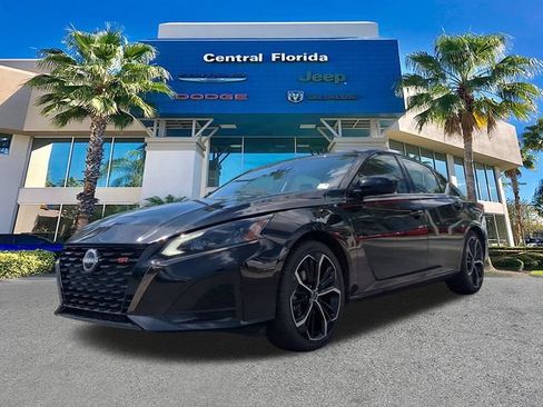 Used 2024 Nissan Altima 2.5 SR FWD image 9