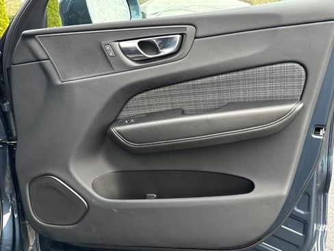 Used 2022 Volvo XC60 B5 Momentum image 26