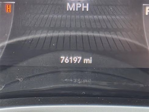 Used 2015 Dodge Challenger SXT Plus image 31