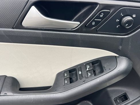 Used 2015 Volkswagen Jetta S image 8