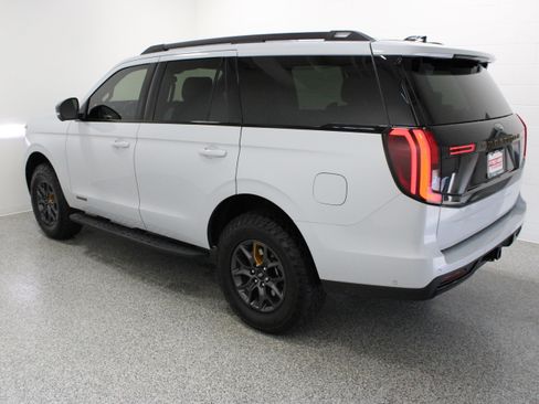 Used 2025 Ford Expedition Tremor AWD/4WD image 9