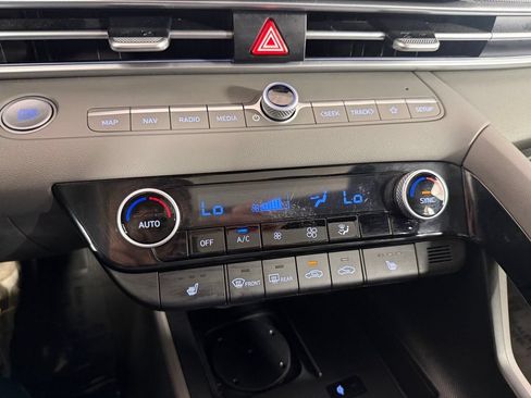 Used 2025 Hyundai Elantra SEL FWD image 24