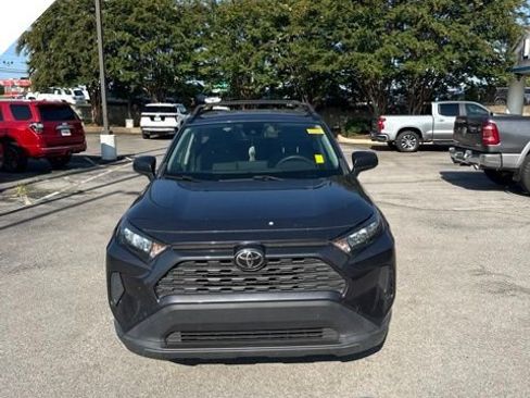 Used 2021 Toyota RAV4 LE FWD image 2