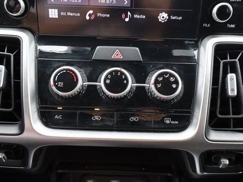 Used 2022 Kia Sorento LX image 12