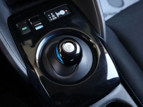 Used 2018 Nissan Leaf SV w/ SV Technology Package image 38