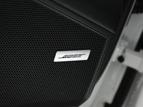 Used 2025 Porsche Cayenne image 33