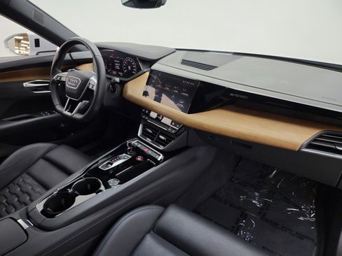 Used 2023 Audi e-tron GT Premium Plus AWD/4WD image 18