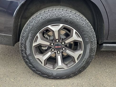 Used 2025 GMC Yukon AT4 Ultimate AWD/4WD image 9
