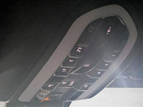 Used 2022 Porsche Macan image 20