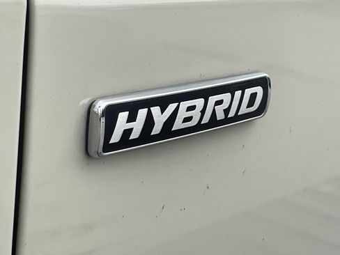 Used 2024 Ford Maverick Lariat image 9