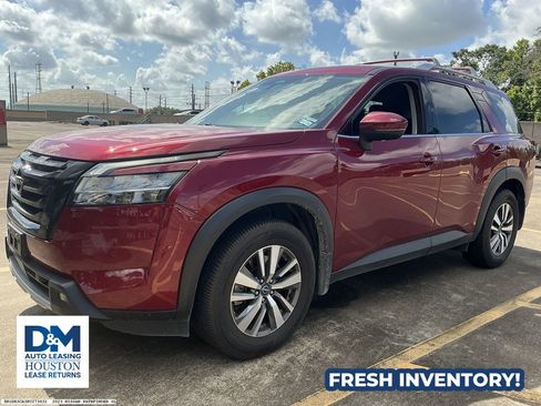 Used 2023 Nissan Pathfinder SL w/ Black Appearance Package FWD image 2
