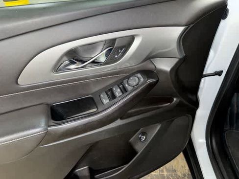 Used 2023 Chevrolet Traverse LT FWD image 23
